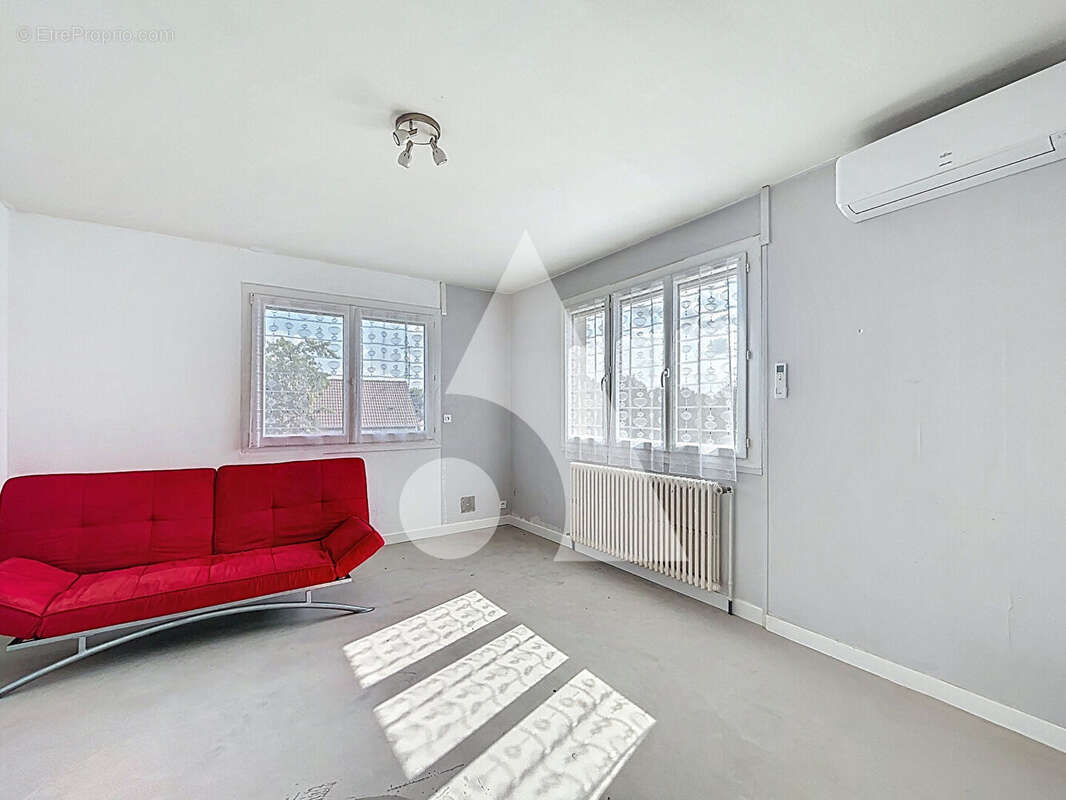 Maison à CHAMPFORGEUIL