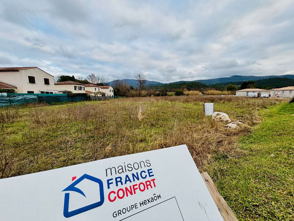 Terrain à PIGNANS