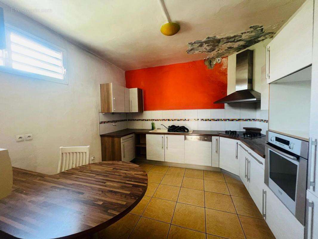 Commerce à POINTE-A-PITRE