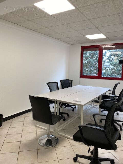 Commerce à CHAMPAGNE-AU-MONT-D'OR