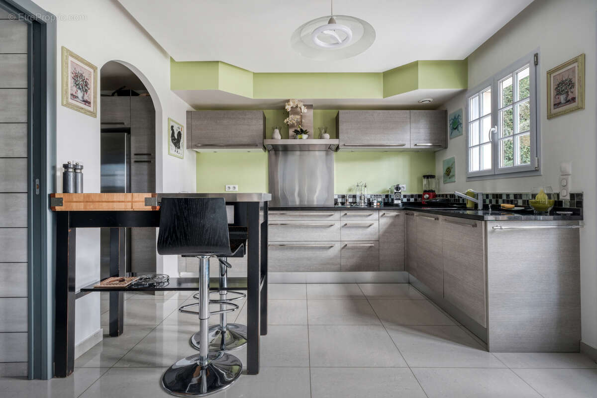 Maison indivdiuelle de plain pied - 210m2 - 5 chambres - dpe c - photo 9