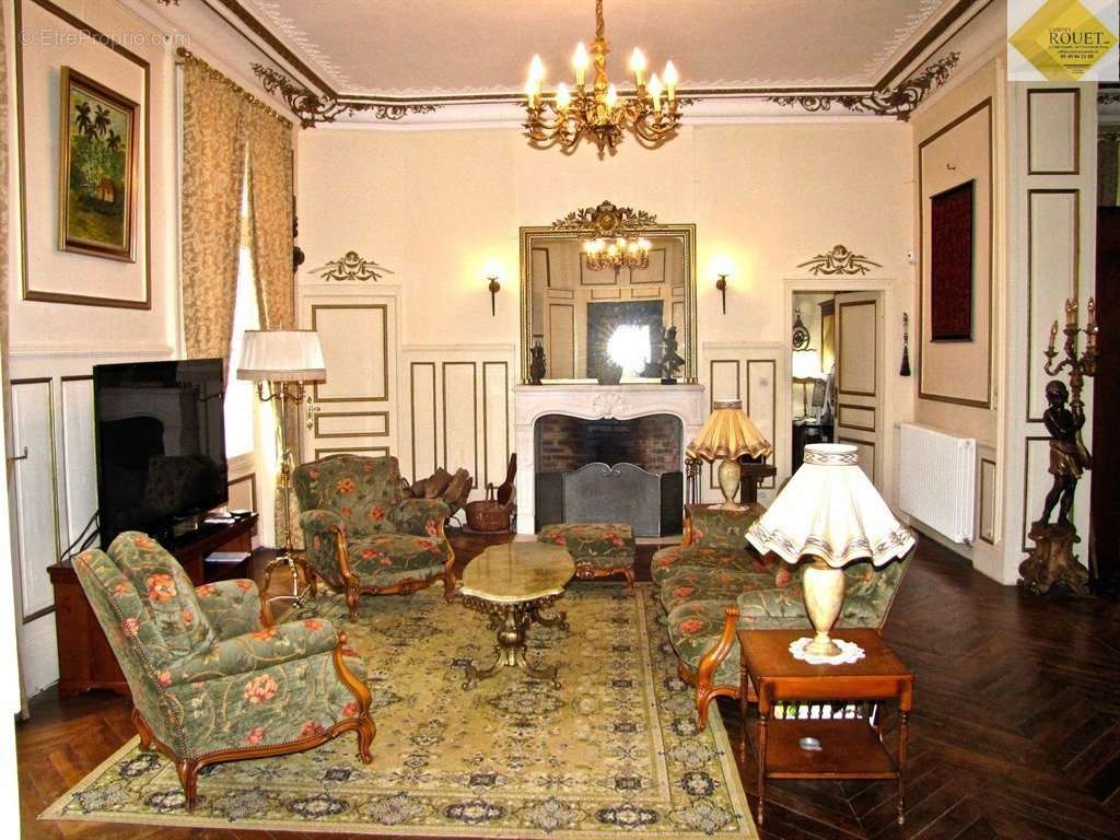 Maison à TOURNON-SAINT-PIERRE