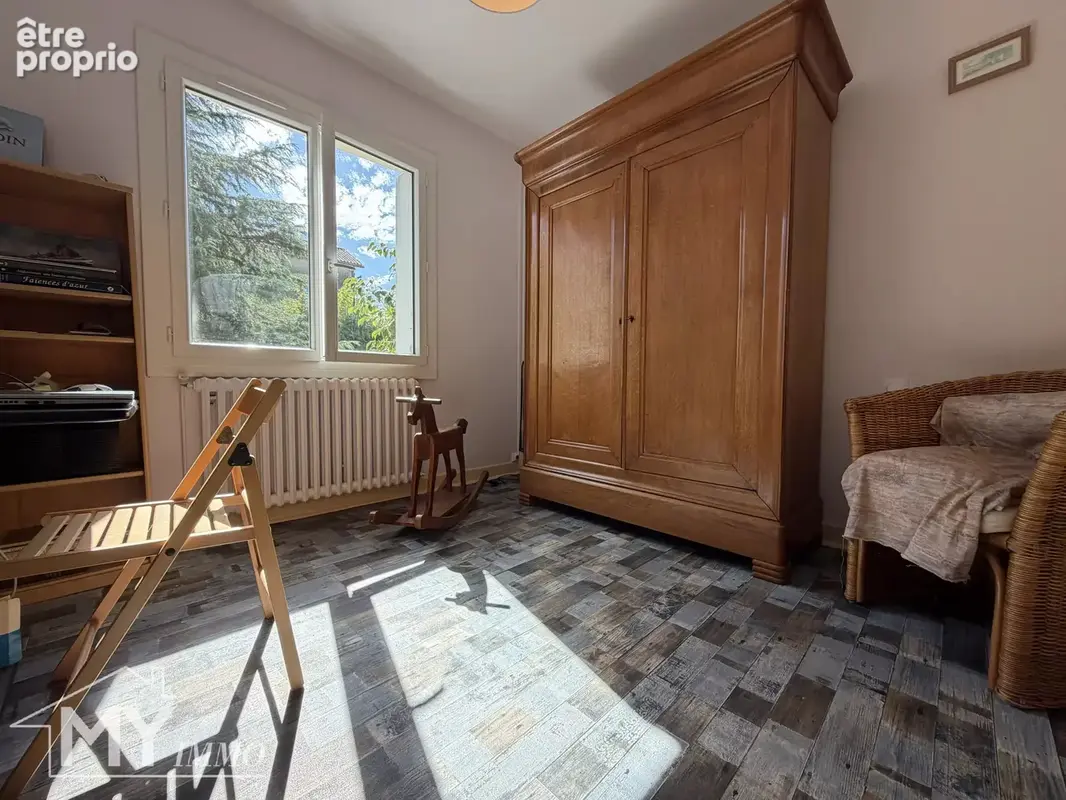 VÉLINES - Maison de plain-pied avec 3 chambres - photo 9