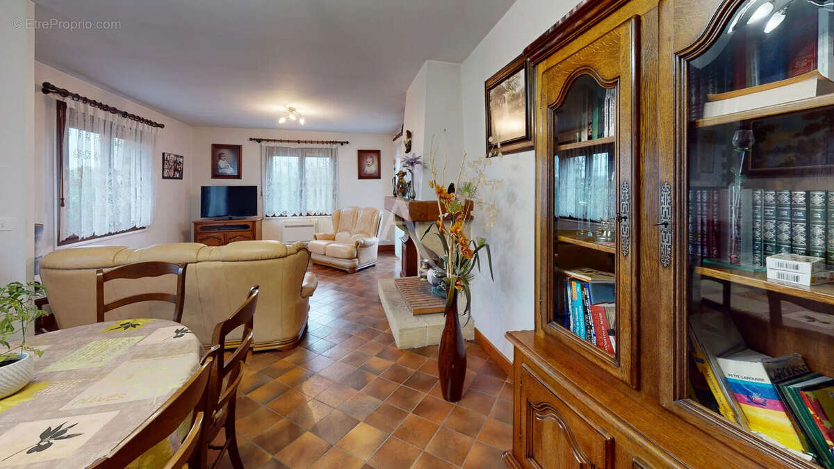 Maison à SAINT-JEAN-DE-BRAYE