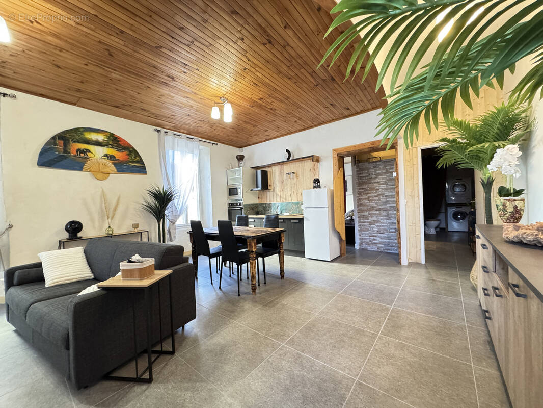 Appartement à LARAGNE-MONTEGLIN