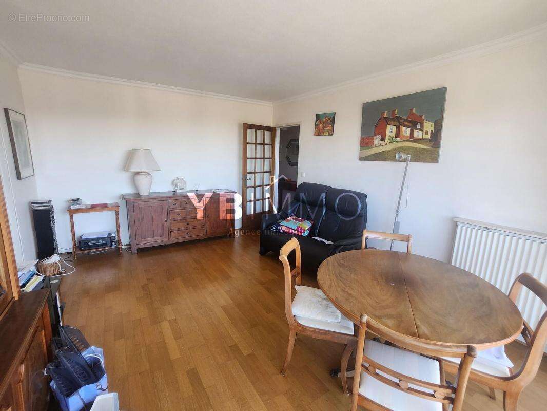 Appartement à LES CLAYES-SOUS-BOIS