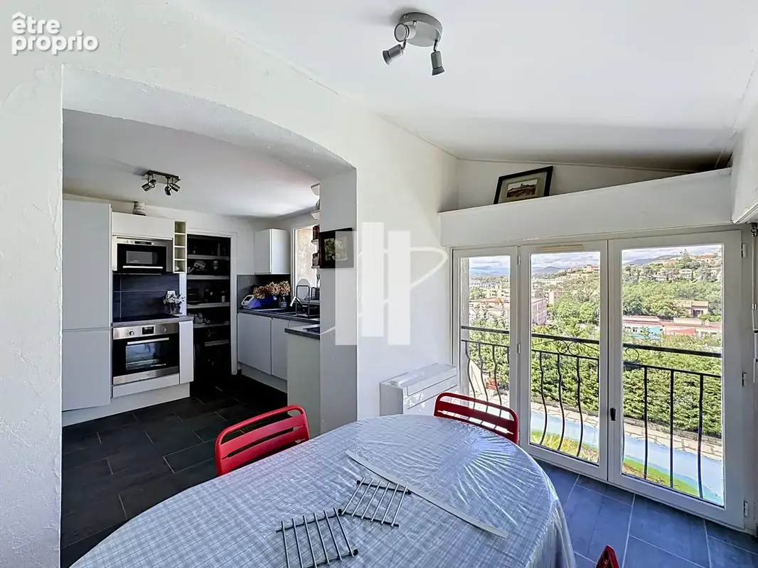 villa de 250m2 divisée en 2 appartements avec piscine. - photo 4