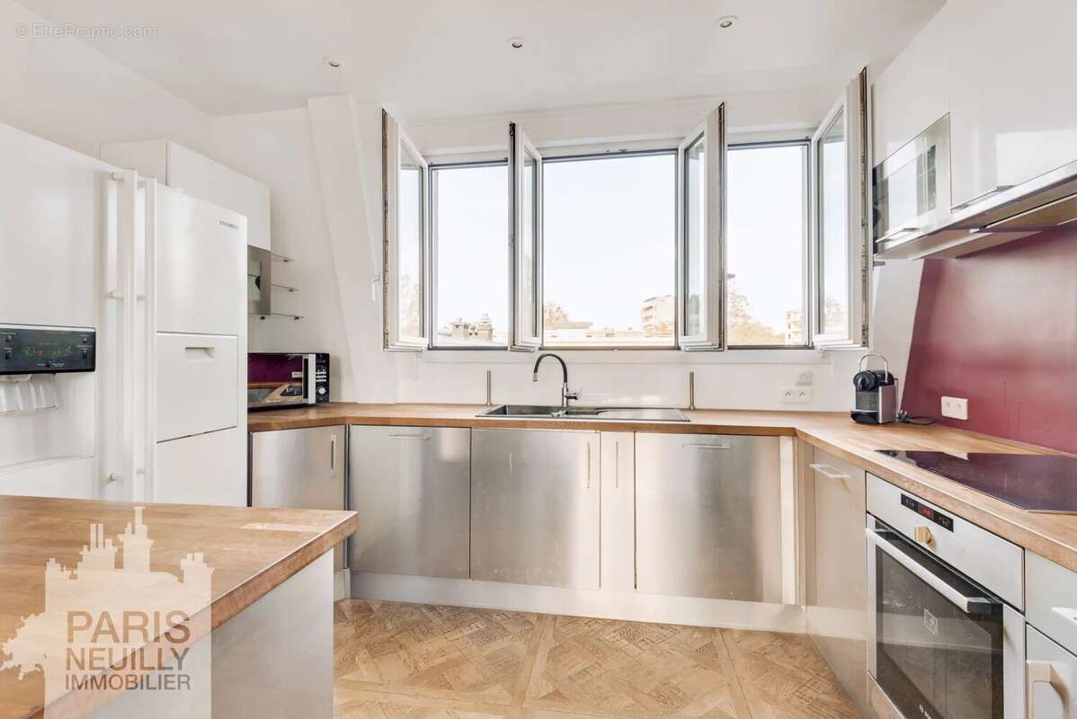 Appartement à NEUILLY-SUR-SEINE