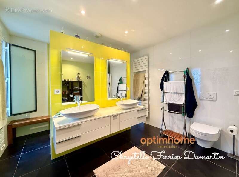 Maison de 206 m2 - 4 chambres - 1 studio indépendant - Piscine - CARBON BLANC - photo 11