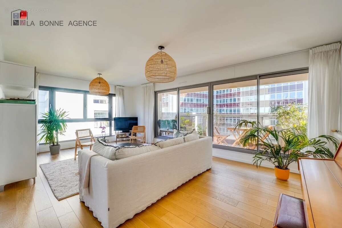 Appartement à PARIS-15E