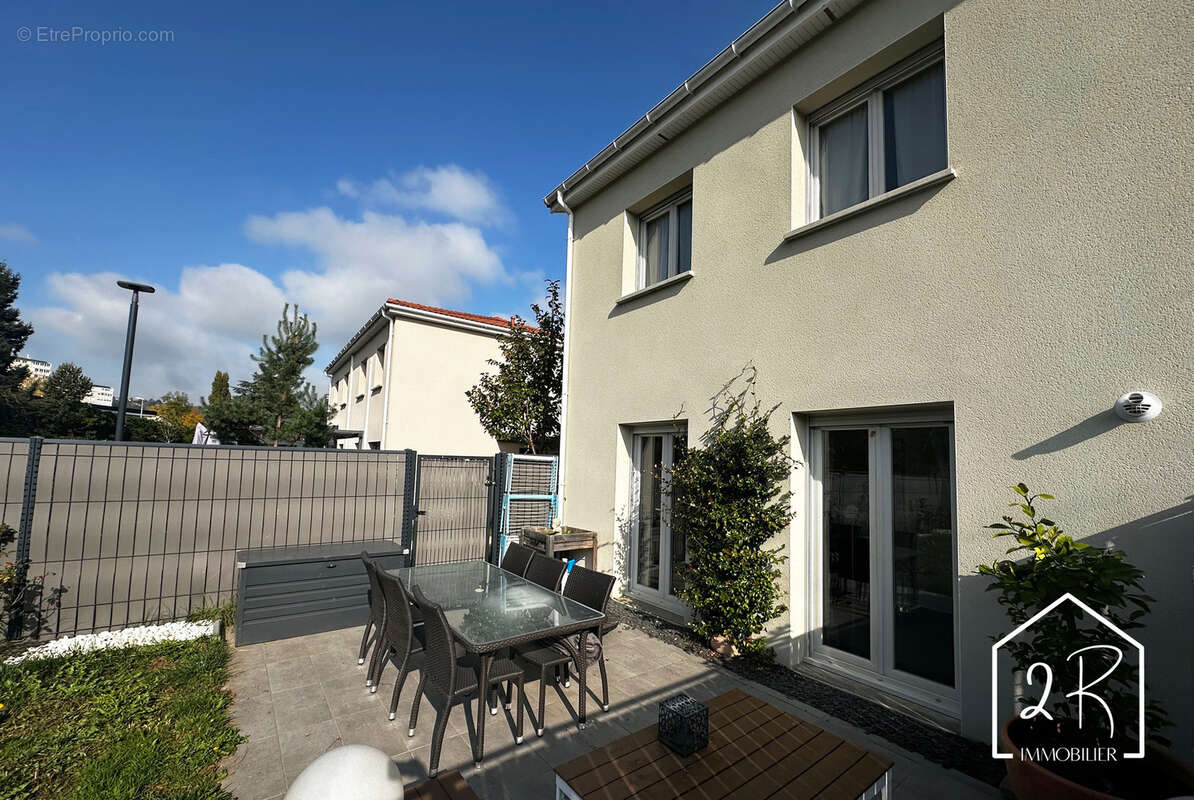 Maison à PONT-EVEQUE