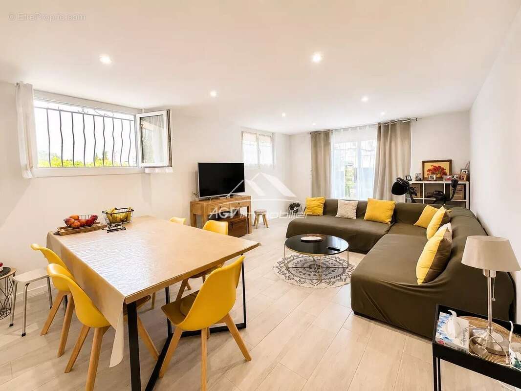 Alès - Maison 175 m² – 5 chambres – 2 logements (T4 + T5) - photo 7