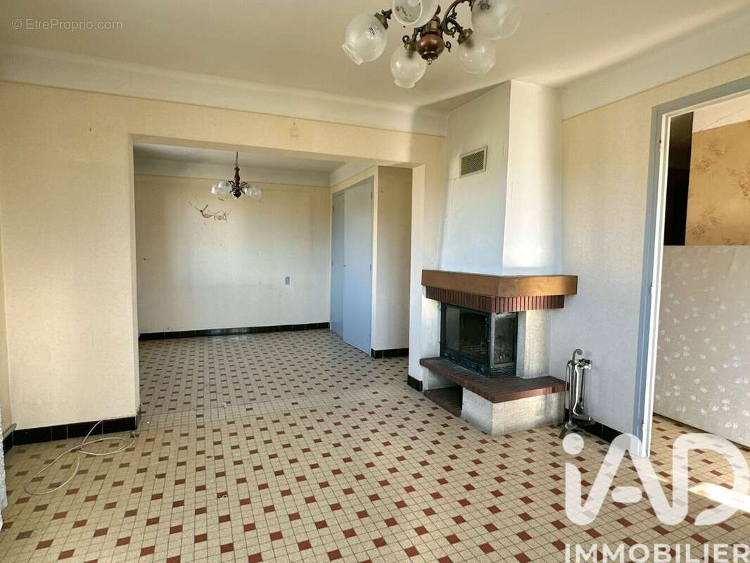 Photo 8 - Maison à SAINT-ETIENNE-DE-FONTBELLON