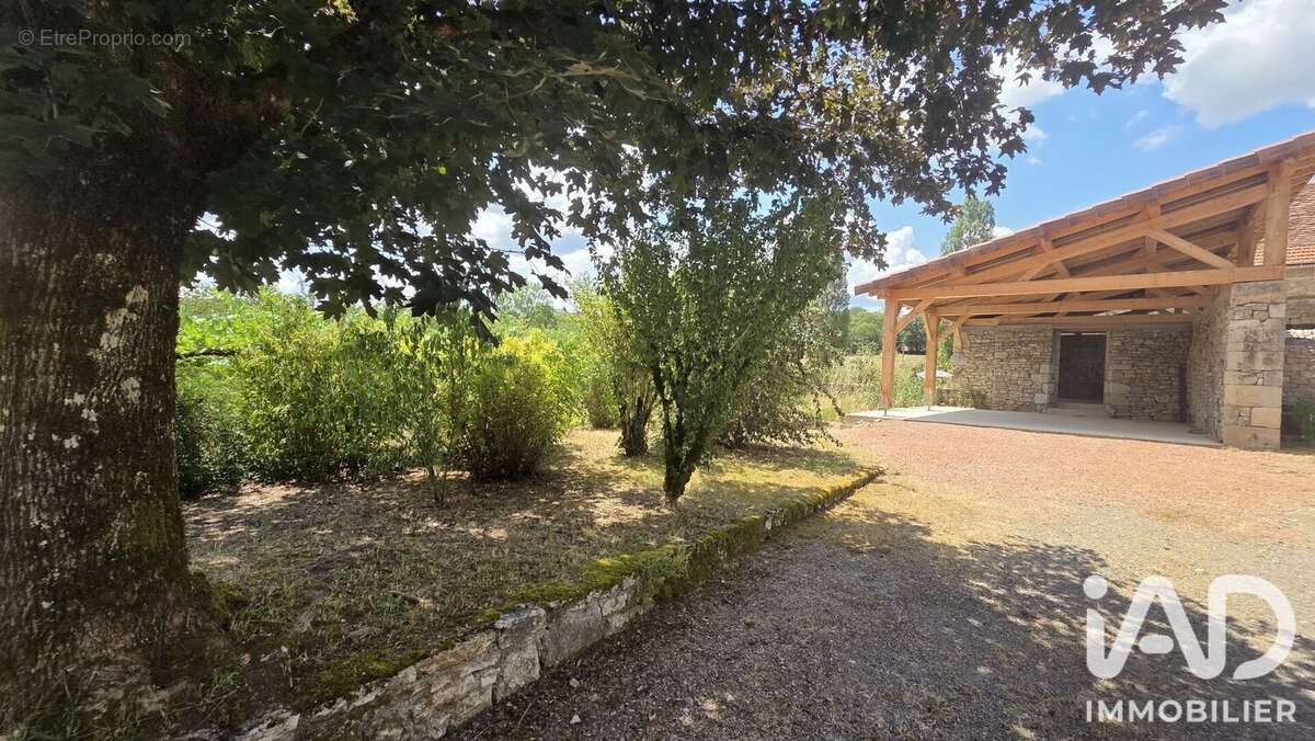 Maison 210 m² à Lissac-Et-Mouret  - photo 8
