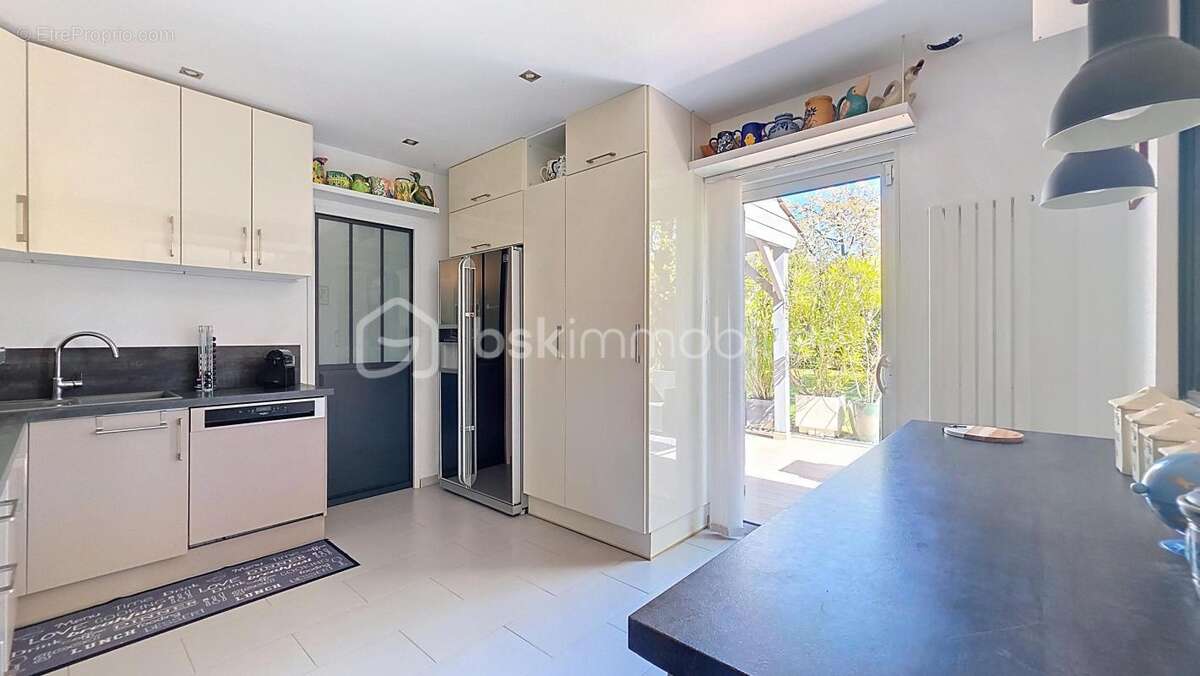 Maison à CHEVRY-COSSIGNY