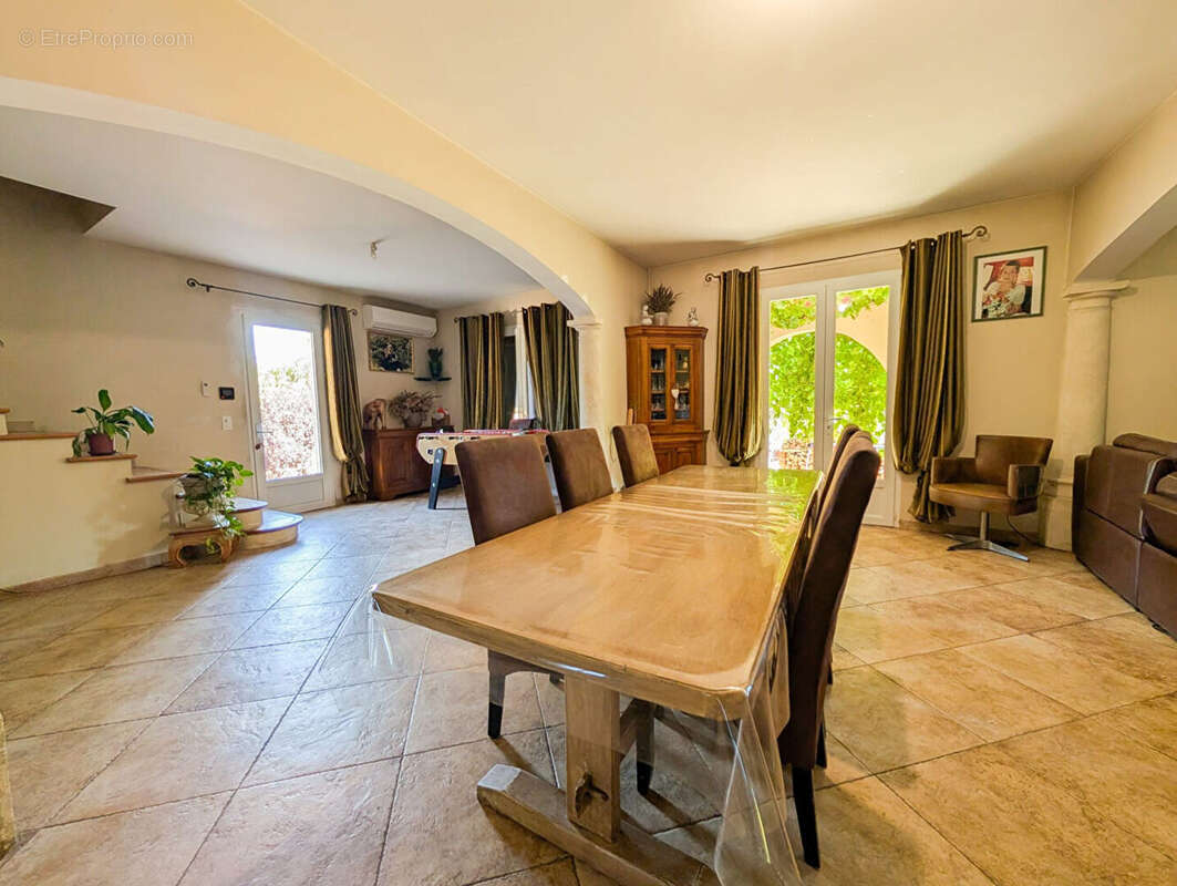 Maison à L'ISLE-SUR-LA-SORGUE