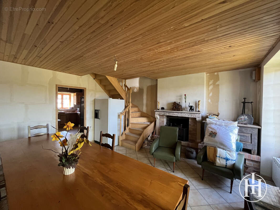 Maison à SAINT-BONNET-TRONCAIS