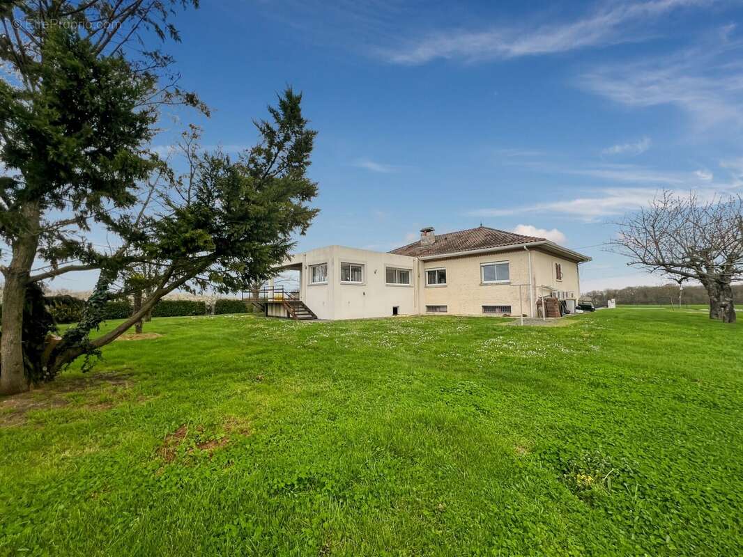 Maison à LA SALVETAT-SAINT-GILLES