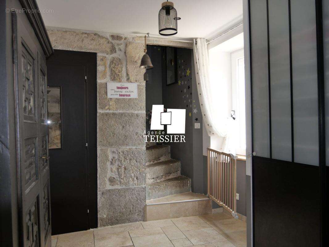 Maison à BERRIAS-ET-CASTELJAU