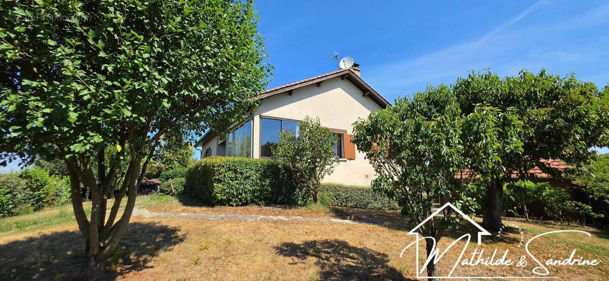 Photo 1 - Maison à SAINT-REMY-DE-CHARGNAT