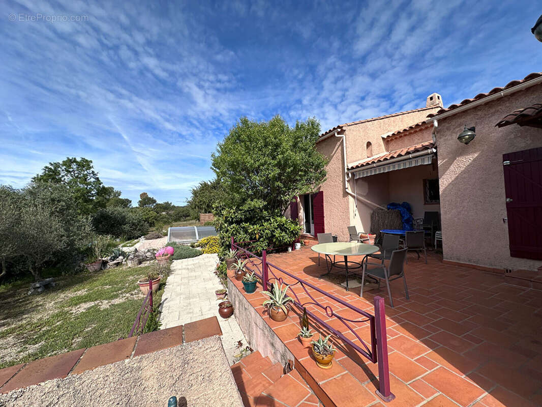 Maison à FOX-AMPHOUX