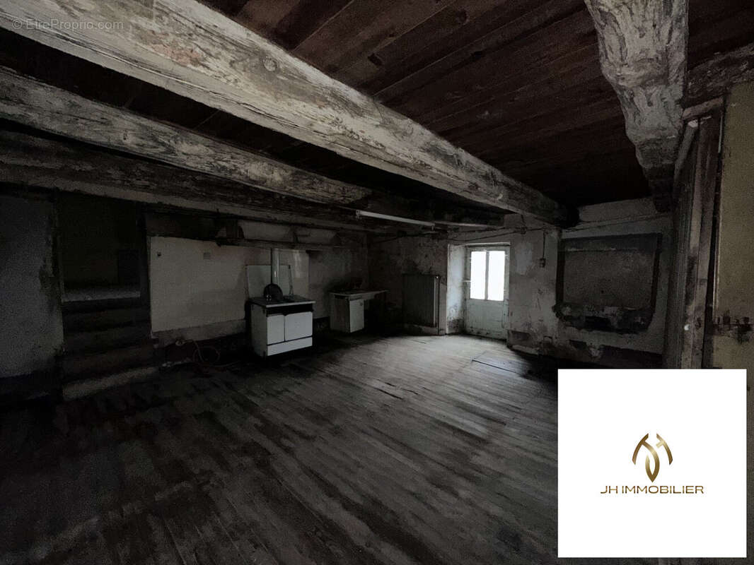 Maison à VEZINS-DE-LEVEZOU