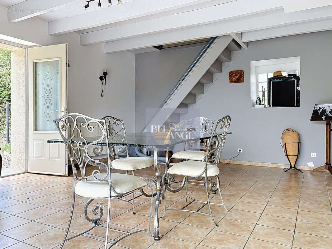 Entre château et nature : une maison de caractère au cœur de l'Ardèche - photo 11