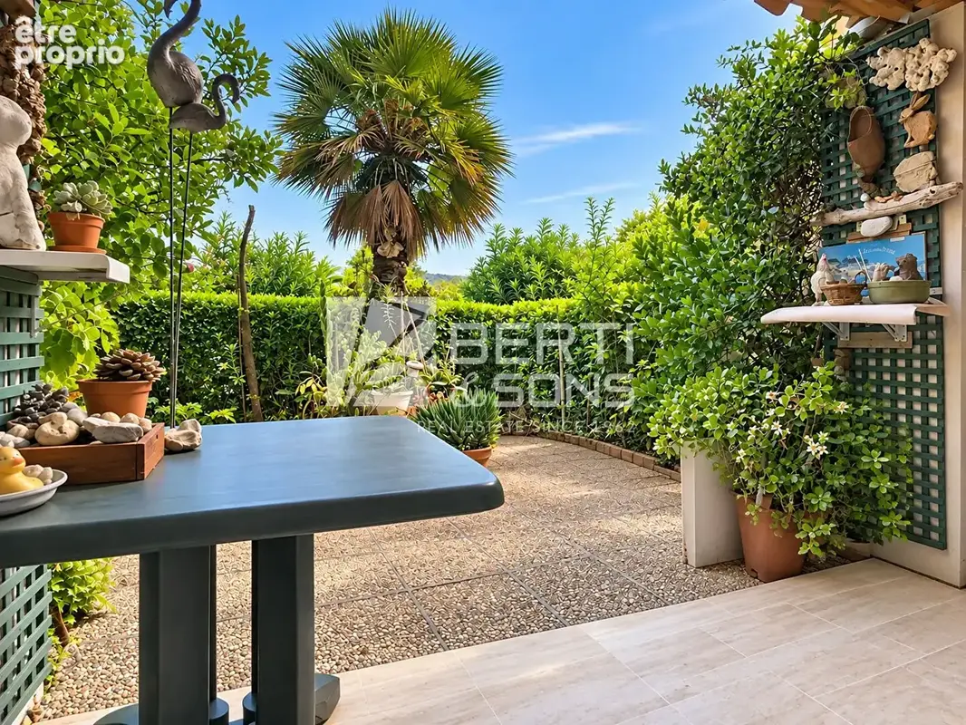 Mandelieu cannes marina - beau studio  alcove - grande terrasse avec parking exterieur residence piscine gardien - photo 2