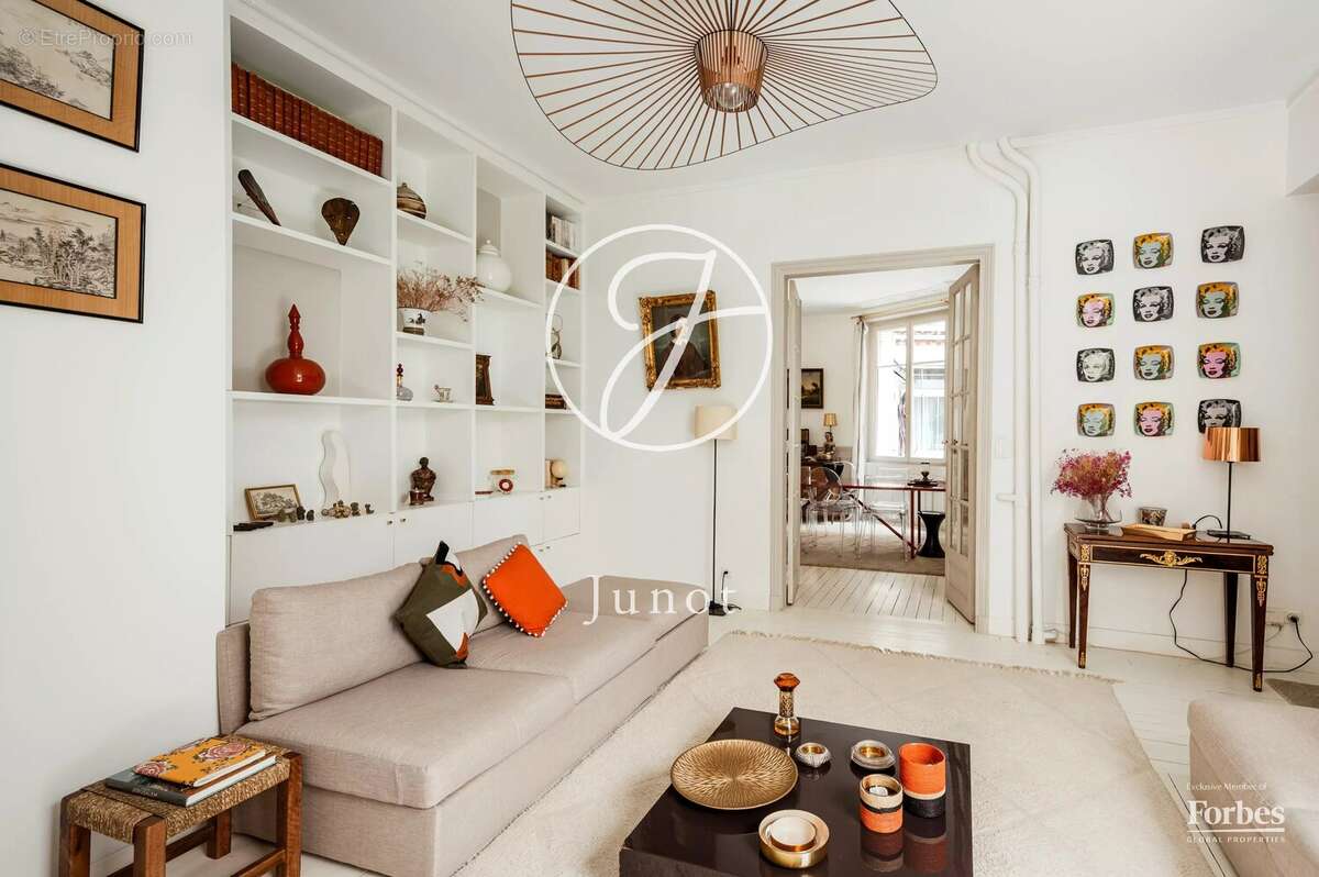 Appartement à PARIS-16E