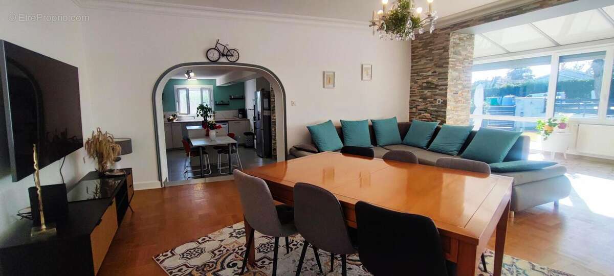 Maison à GREZIEU-LA-VARENNE