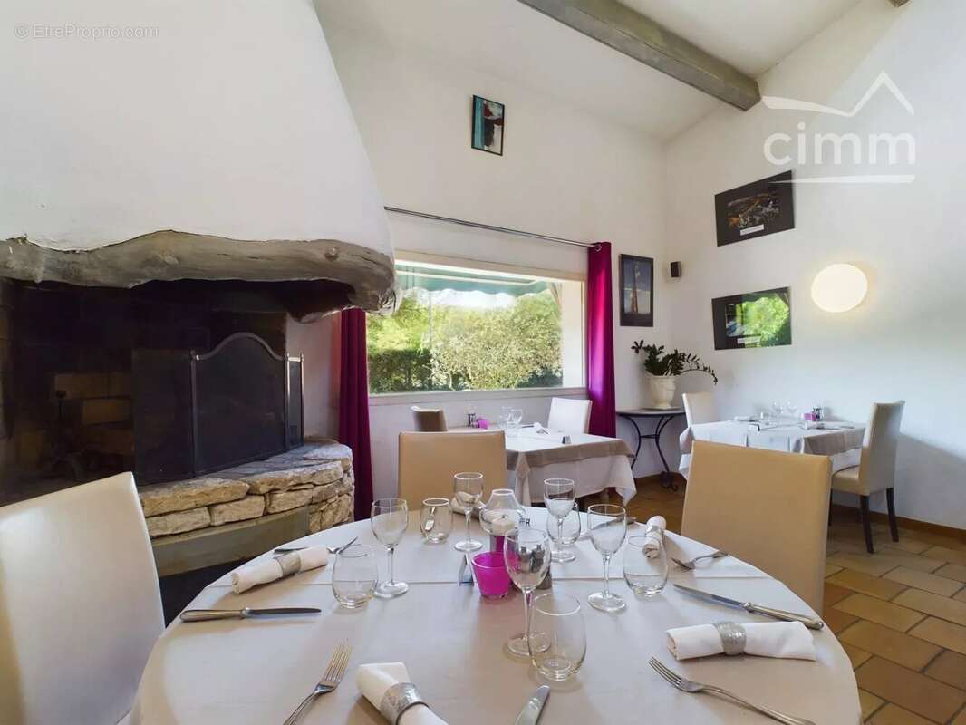 Commerce à SAINT-PAUL-LE-JEUNE