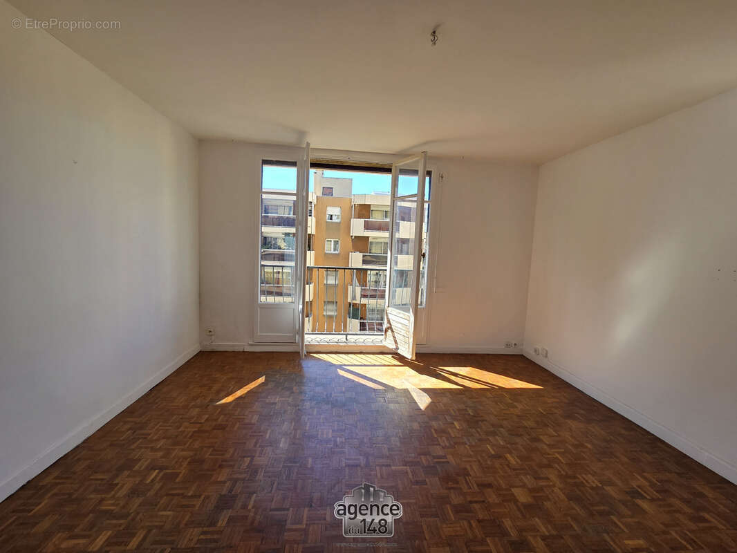 Appartement à MARSEILLE-3E