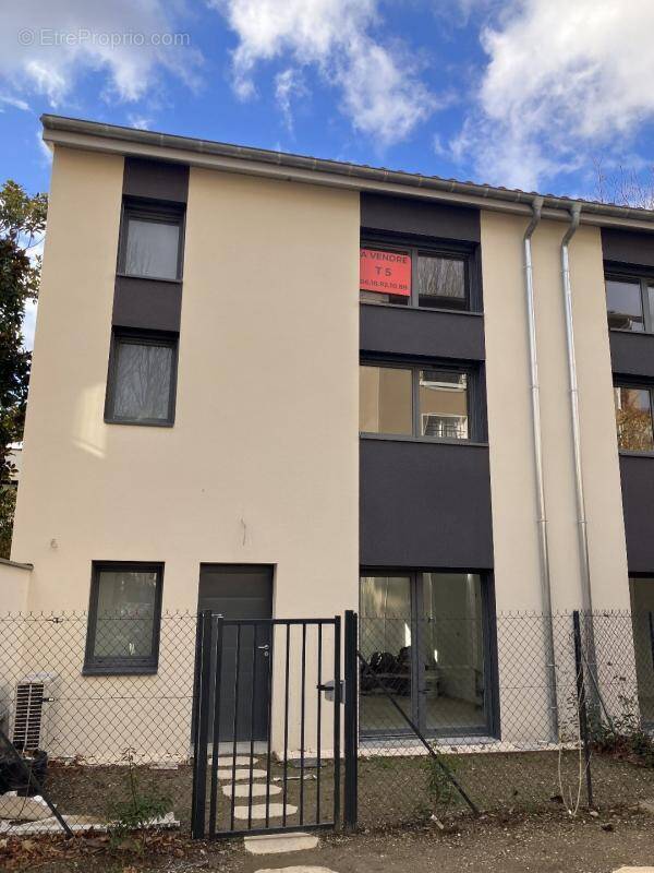 Maison à VILLEURBANNE