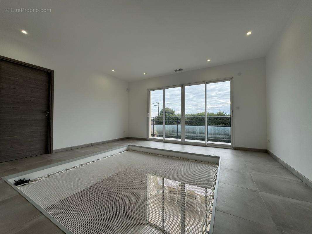 Villa avec piscine et garage - PINET - photo 18