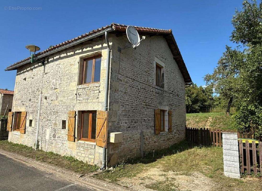 Maison à RUFFEC