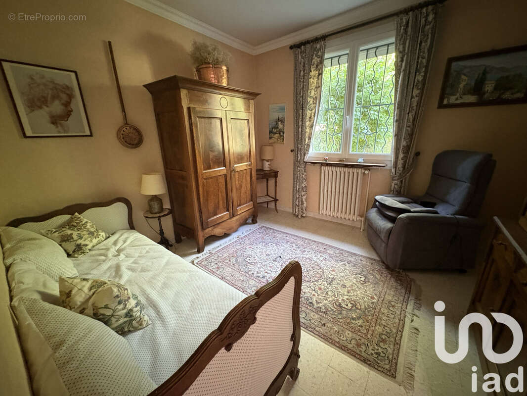 Maison 120 m² à Saint-Etienne-De-Fontbellon  - photo 9
