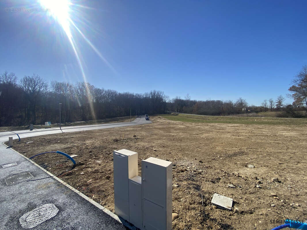 Terrain à SAINT-CLAR-DE-RIVIERE