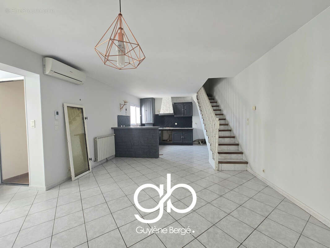 Maison 76 m2 avec grand garage, terrasse plein sud et fort potentiel   Centre de Lunel - photo 5