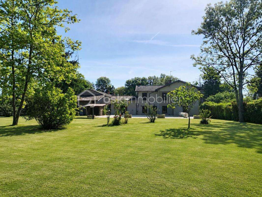 Une maison de campagne nichée dans un parc magnifique - photo 3