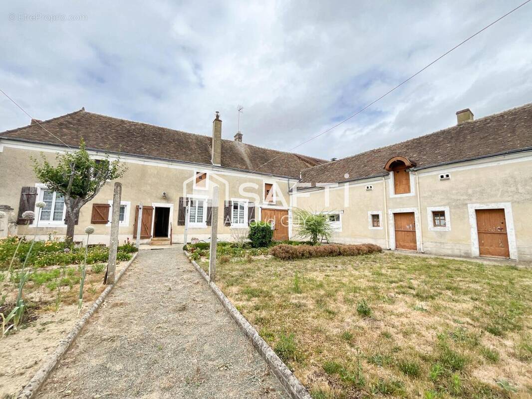 Photo 1 - Maison à SAINT-COSME-EN-VAIRAIS
