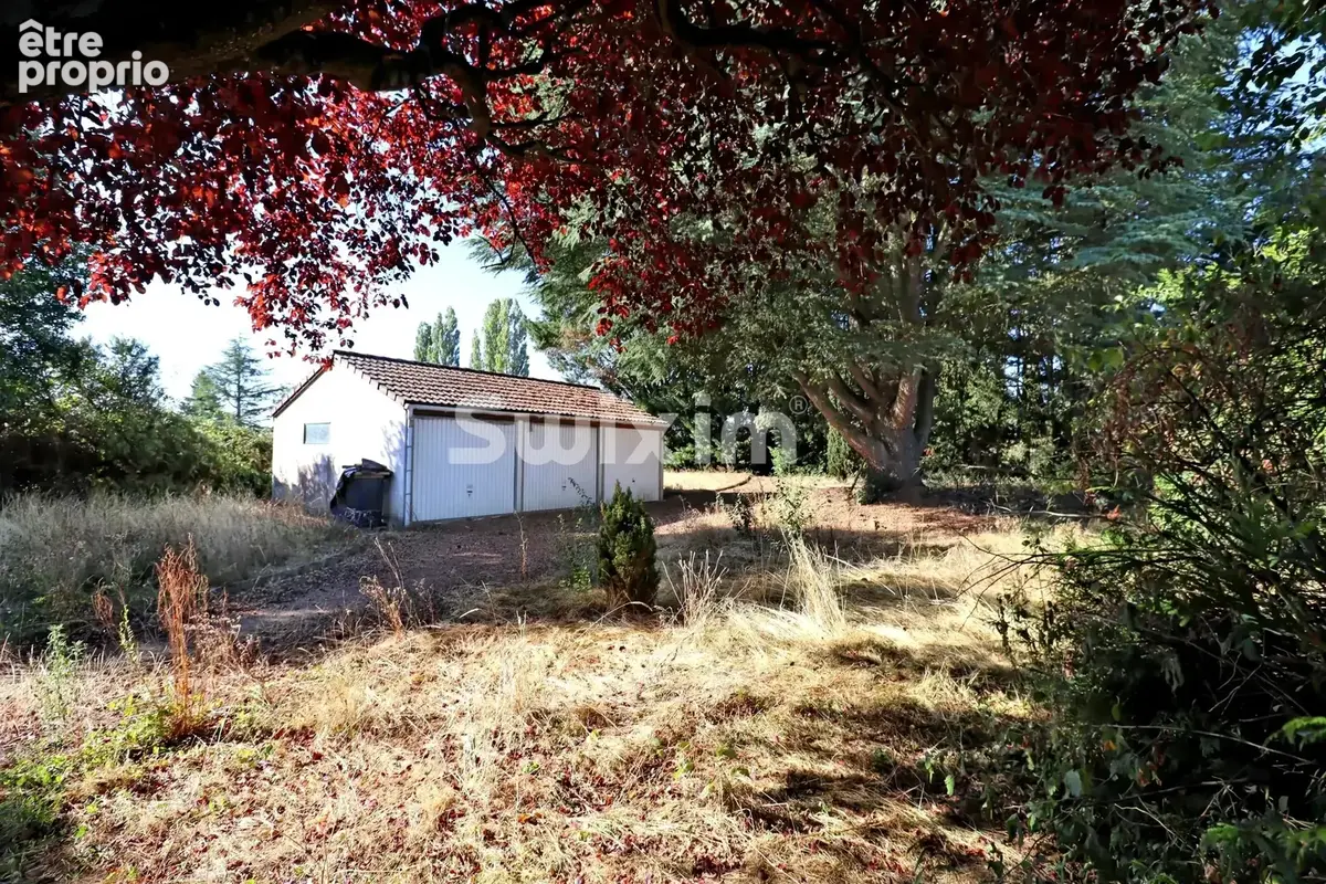Du calme, de l’espace et un potentiel à révéler sur un terrain de 2 300 m² ! - photo 2