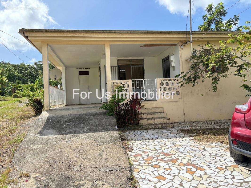 Maison à LES ABYMES