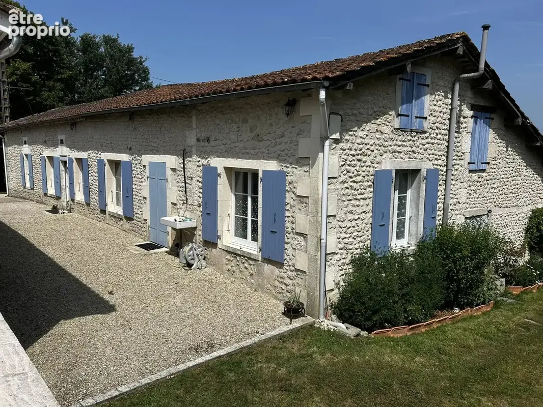 Maison à COURGEAC