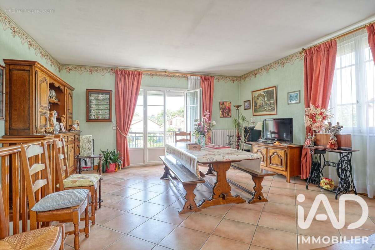 Maison 104 m² à Saint-Prix  - photo 9