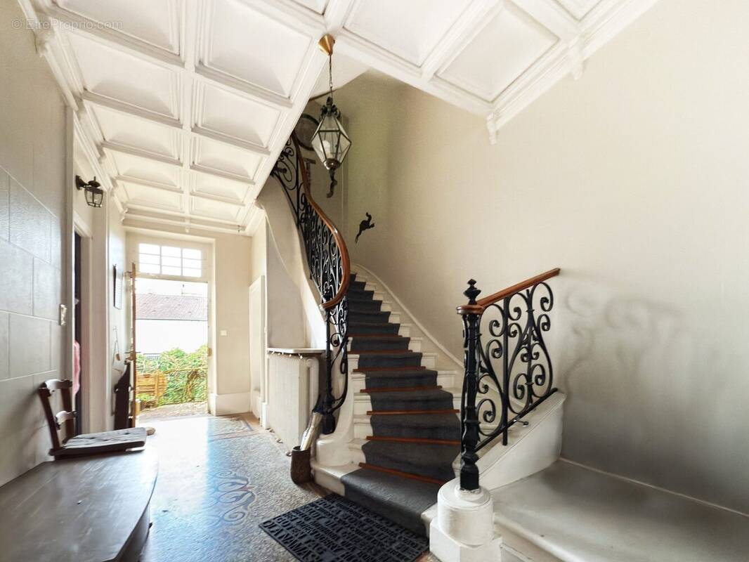 Hall immeuble - Appartement à EPINAL