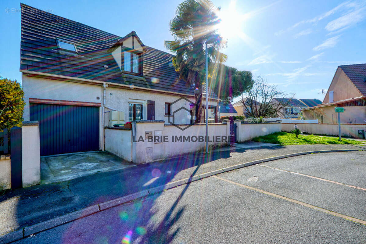 Maison à BRIE-COMTE-ROBERT