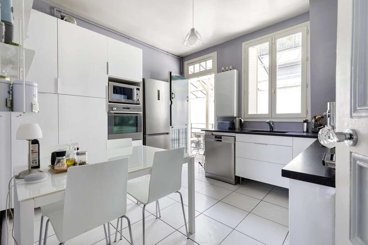 Appartement à NEUILLY-SUR-SEINE