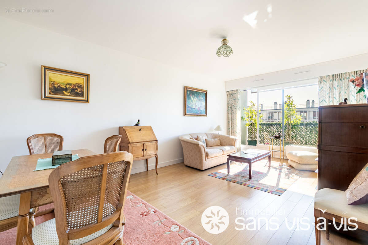 Appartement à COURBEVOIE