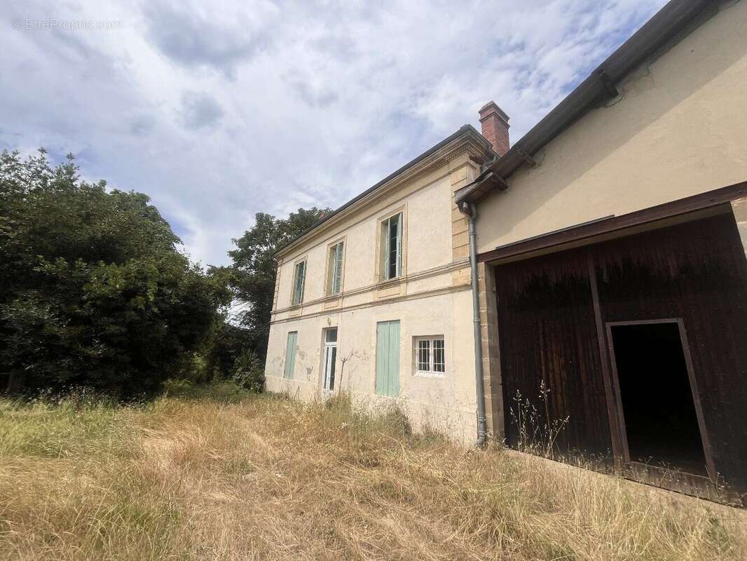 Maison de Maître, dépendances et terrain agricole - photo 11