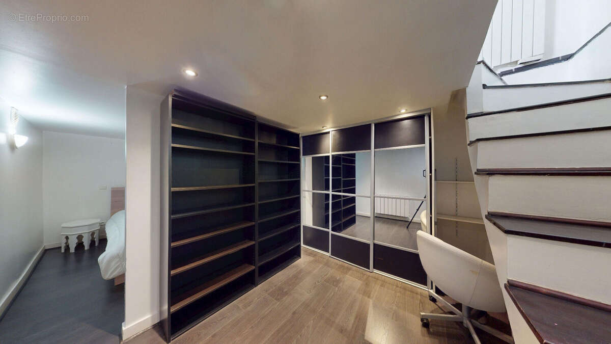 Appartement à PARIS-14E